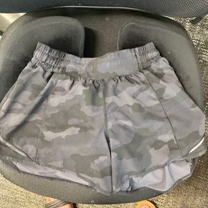 Lululemon Hotty Hot Camo Size 4